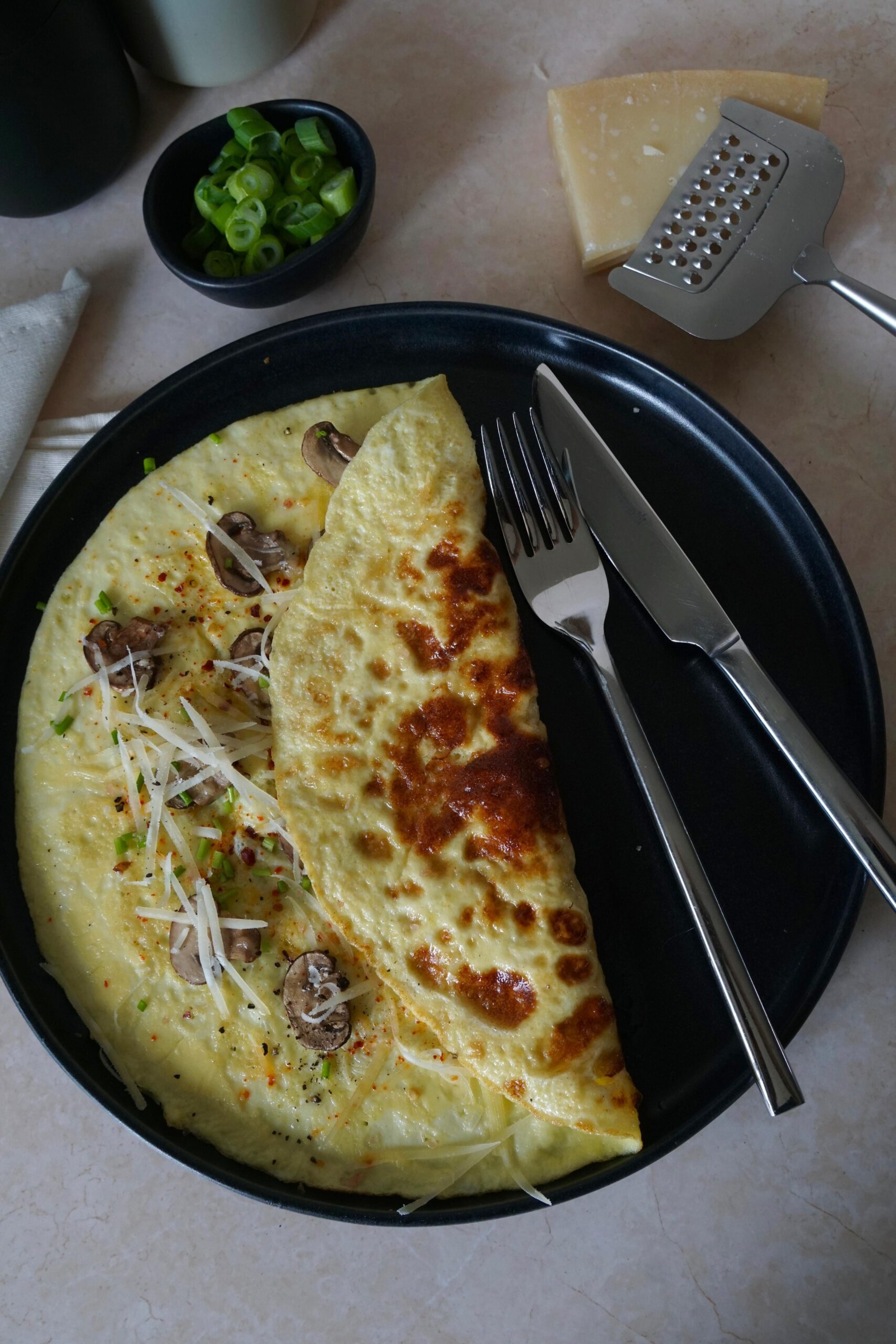 Omelet met champignons en kaas- een eiwitrijk en smaakvol recept