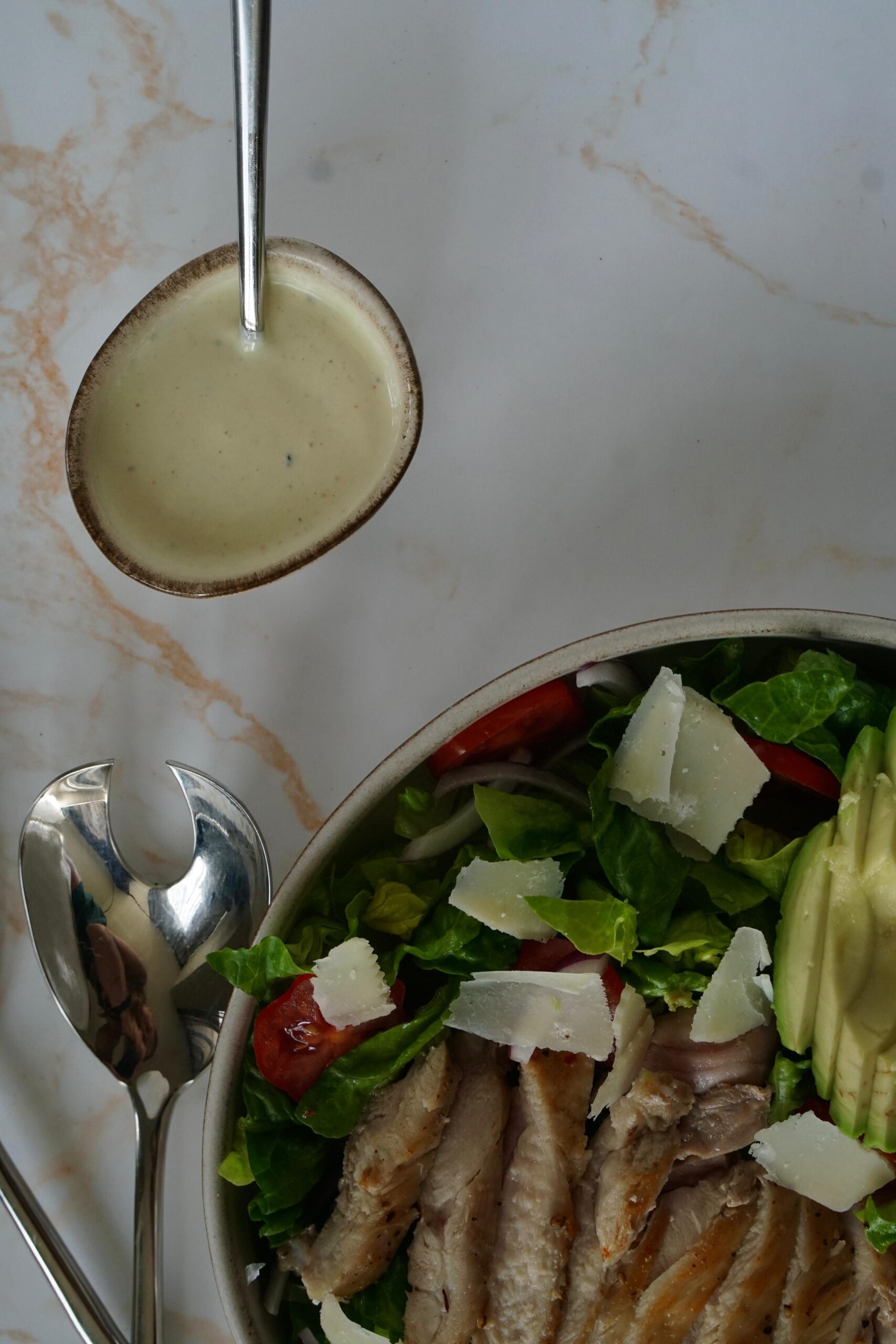 Salade kip en advocado