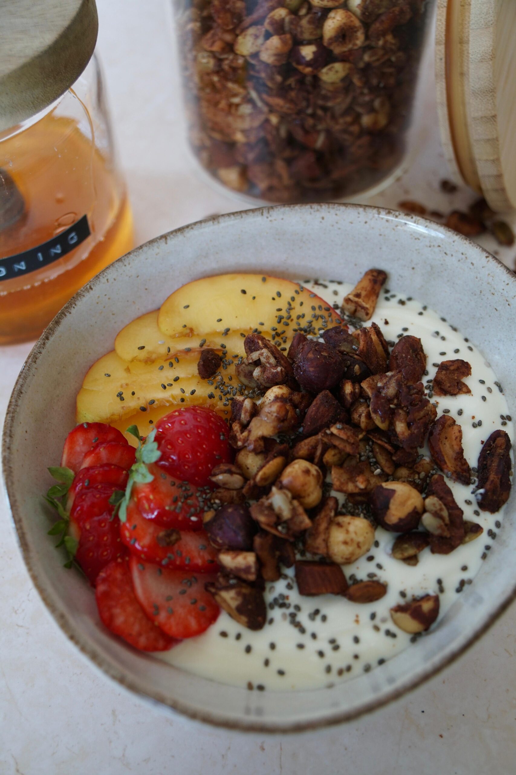 Kwark met vers fruit en granola