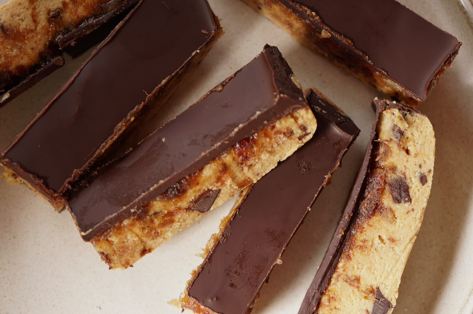Cookie dough repen met dadels en notenpasta